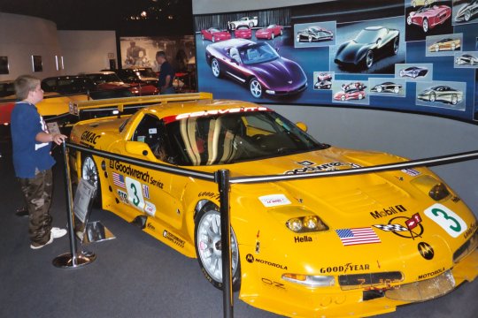 corvette_museum_02.jpg (53485 bytes)