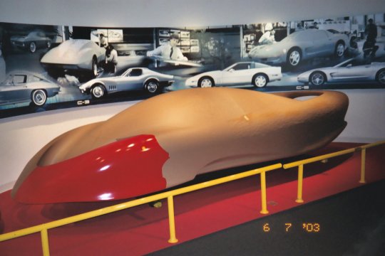 corvette_museum_03.jpg (34534 bytes)